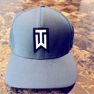 Nike Tiger Woods Classic99 Dri-Fit Fitted Golf Cap-Gray/Black Swoosh Flex